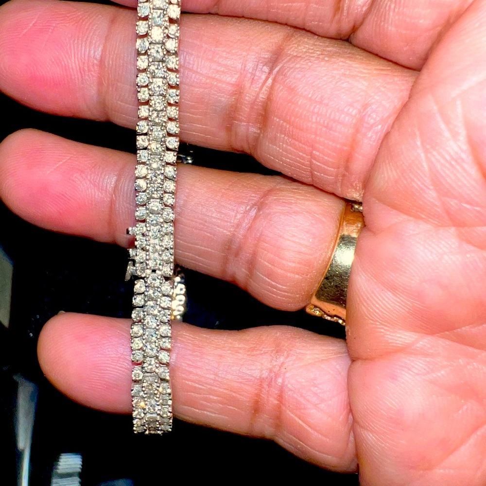 4 Karat White Gold Brace but clasp needs to be fixed